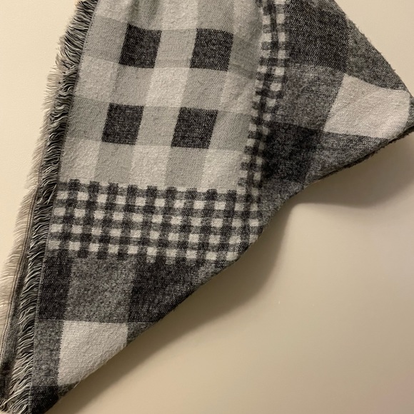 Steven Madden Blanket Scarf - Picture 3 of 4